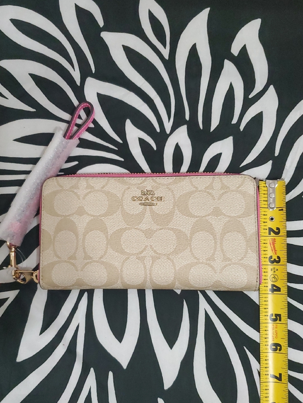 Coach Beige Signature Zip Wallet with Pink Trim and Wristlet - Picture 6 of 7